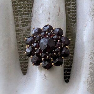 Vintage 10K Yellow Gold Czech Rose Cut Bohemian Garnet Cluster Cocktail Ring